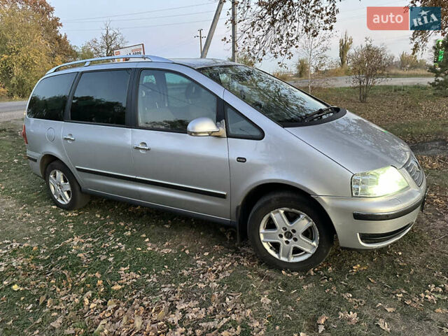 Серый Фольксваген Шаран, объемом двигателя 1.8 л и пробегом 263 тыс. км за 6350 $, фото 5 на Automoto.ua