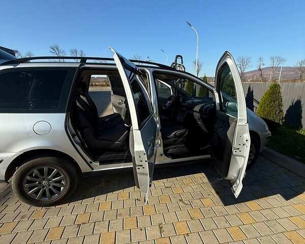 Серый Фольксваген Шаран, объемом двигателя 2 л и пробегом 318 тыс. км за 7500 $, фото 7 на Automoto.ua