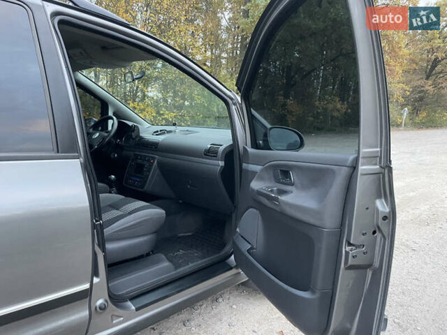 Фольксваген Шаран 2009 в Виннице на Automoto.ua Серый Фольксваген Шаран, объемом двигателя 2 л и пробегом 272 тыс. км за 9200 $, фото 15 на Automoto.ua