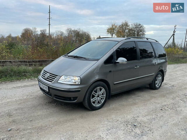 Фольксваген Шаран 2009 в Виннице на Automoto.ua Серый Фольксваген Шаран, объемом двигателя 2 л и пробегом 272 тыс. км за 9200 $, фото 5 на Automoto.ua