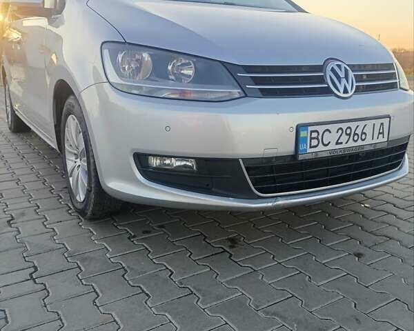 Серый Фольксваген Шаран, объемом двигателя 1.97 л и пробегом 330 тыс. км за 10500 $, фото 1 на Automoto.ua