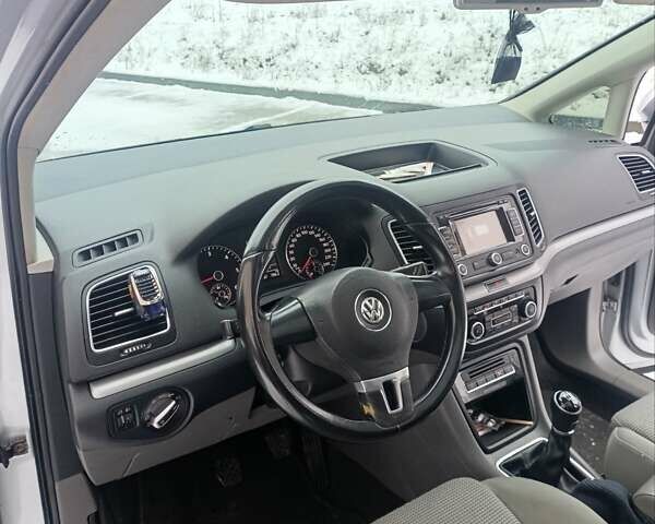 Серый Фольксваген Шаран, объемом двигателя 1.97 л и пробегом 330 тыс. км за 9900 $, фото 16 на Automoto.ua