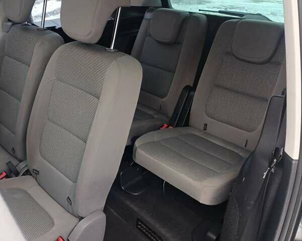 Серый Фольксваген Шаран, объемом двигателя 1.97 л и пробегом 330 тыс. км за 9900 $, фото 8 на Automoto.ua