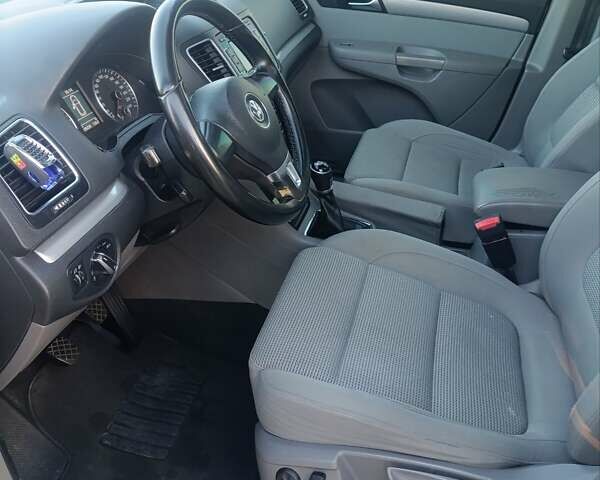 Серый Фольксваген Шаран, объемом двигателя 1.97 л и пробегом 330 тыс. км за 10500 $, фото 19 на Automoto.ua