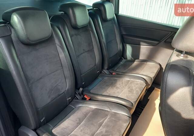 Серый Фольксваген Шаран, объемом двигателя 2 л и пробегом 244 тыс. км за 13700 $, фото 6 на Automoto.ua