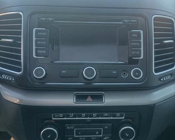 Серый Фольксваген Шаран, объемом двигателя 1.97 л и пробегом 330 тыс. км за 10500 $, фото 26 на Automoto.ua