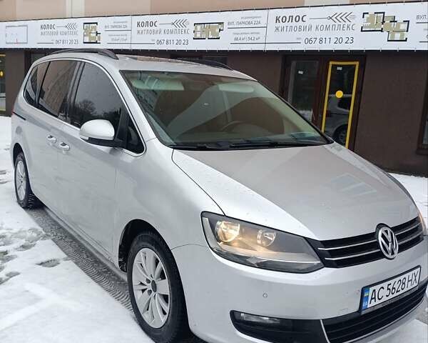 Серый Фольксваген Шаран, объемом двигателя 1.97 л и пробегом 330 тыс. км за 9900 $, фото 1 на Automoto.ua