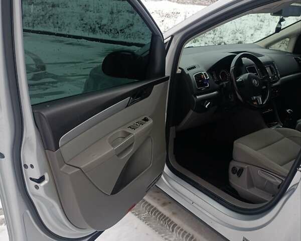 Серый Фольксваген Шаран, объемом двигателя 1.97 л и пробегом 330 тыс. км за 9900 $, фото 11 на Automoto.ua