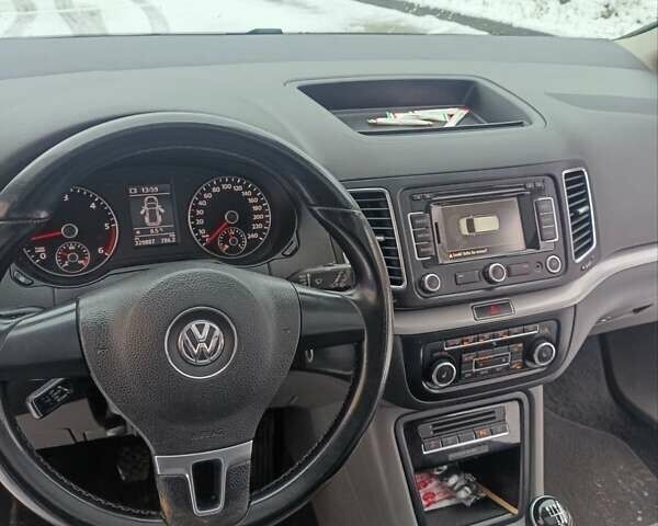 Серый Фольксваген Шаран, объемом двигателя 1.97 л и пробегом 330 тыс. км за 9900 $, фото 18 на Automoto.ua