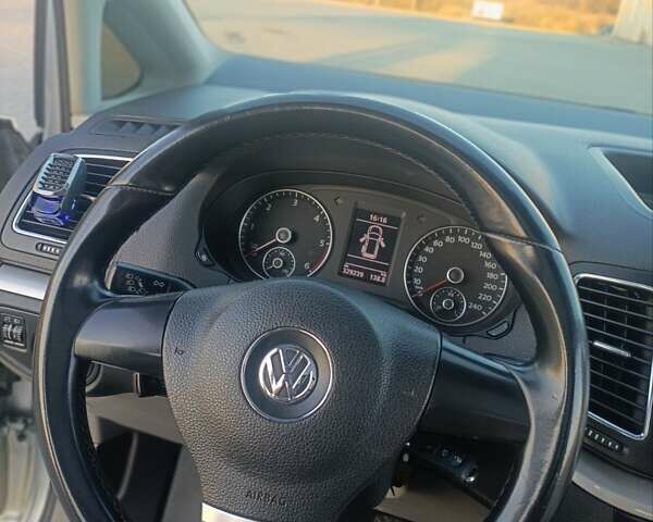 Серый Фольксваген Шаран, объемом двигателя 1.97 л и пробегом 330 тыс. км за 10500 $, фото 27 на Automoto.ua