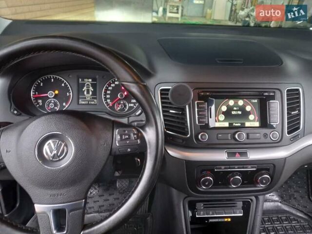 Сірий Фольксваген Шаран, об'ємом двигуна 2 л та пробігом 325 тис. км за 10700 $, фото 6 на Automoto.ua