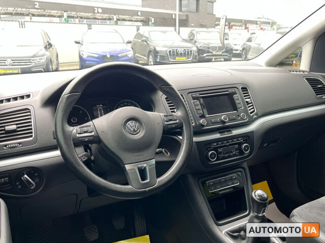 Серый Фольксваген Шаран, объемом двигателя 2 л и пробегом 175 тыс. км за 15300 $, фото 9 на Automoto.ua
