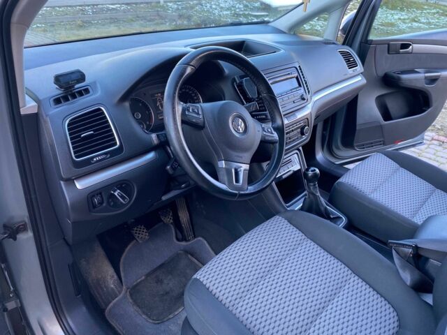 Серый Фольксваген Шаран, объемом двигателя 2 л и пробегом 306 тыс. км за 11500 $, фото 14 на Automoto.ua