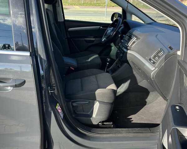 Серый Фольксваген Шаран, объемом двигателя 1.97 л и пробегом 376 тыс. км за 11800 $, фото 7 на Automoto.ua