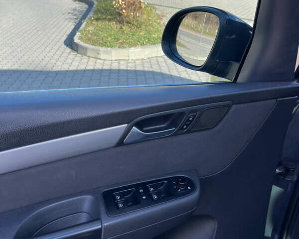 Серый Фольксваген Шаран, объемом двигателя 1.97 л и пробегом 376 тыс. км за 11800 $, фото 10 на Automoto.ua