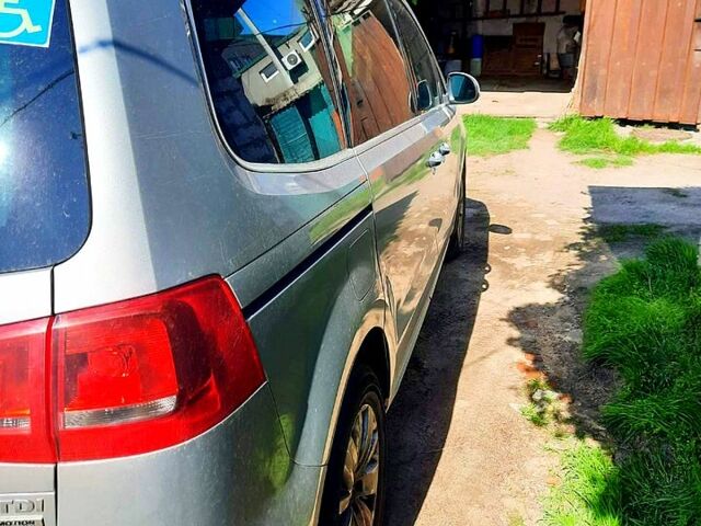 Серый Фольксваген Шаран, объемом двигателя 2 л и пробегом 281 тыс. км за 12000 $, фото 4 на Automoto.ua