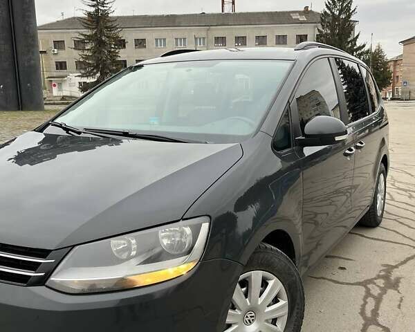 Сірий Фольксваген Шаран, об'ємом двигуна 2 л та пробігом 309 тис. км за 11300 $, фото 1 на Automoto.ua