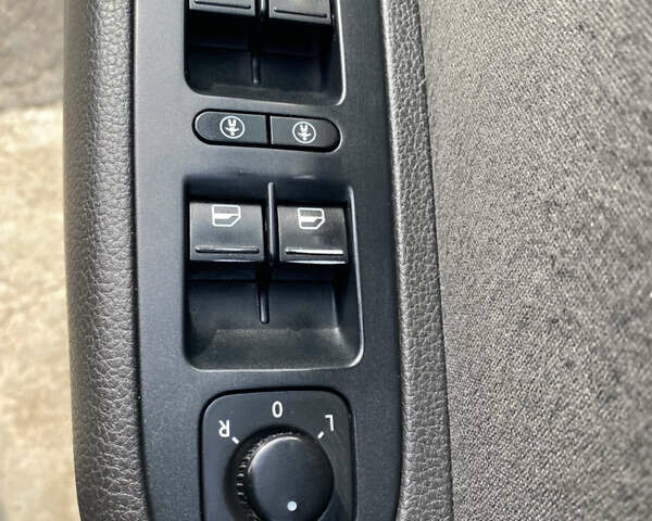 Серый Фольксваген Шаран, объемом двигателя 2 л и пробегом 291 тыс. км за 10400 $, фото 20 на Automoto.ua