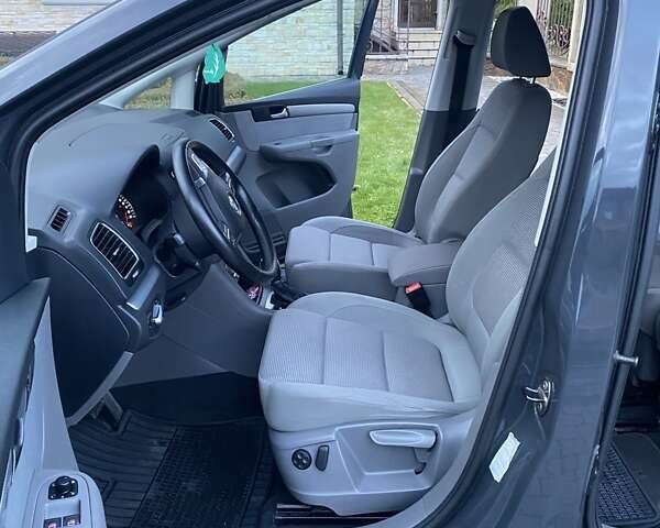 Сірий Фольксваген Шаран, об'ємом двигуна 2 л та пробігом 290 тис. км за 12900 $, фото 18 на Automoto.ua