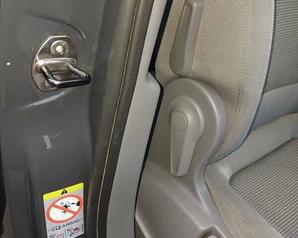 Серый Фольксваген Шаран, объемом двигателя 1.39 л и пробегом 251 тыс. км за 10200 $, фото 17 на Automoto.ua