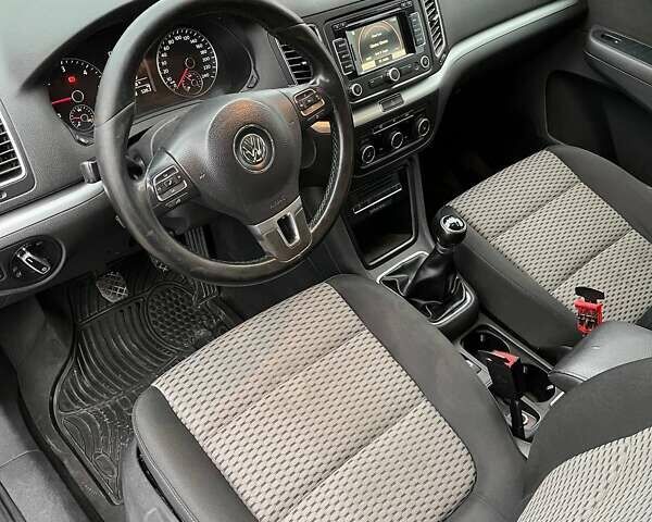 Сірий Фольксваген Шаран, об'ємом двигуна 2 л та пробігом 309 тис. км за 11300 $, фото 9 на Automoto.ua