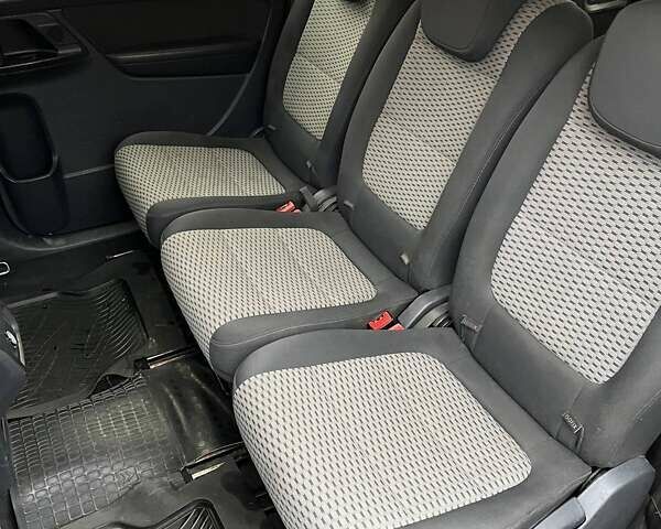 Сірий Фольксваген Шаран, об'ємом двигуна 2 л та пробігом 309 тис. км за 11300 $, фото 10 на Automoto.ua