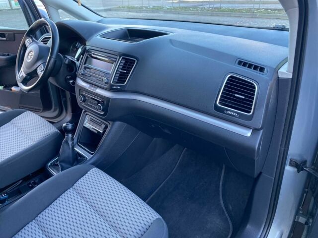 Серый Фольксваген Шаран, объемом двигателя 2 л и пробегом 306 тыс. км за 11500 $, фото 13 на Automoto.ua