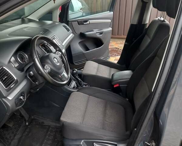 Сірий Фольксваген Шаран, об'ємом двигуна 2 л та пробігом 325 тис. км за 10700 $, фото 8 на Automoto.ua