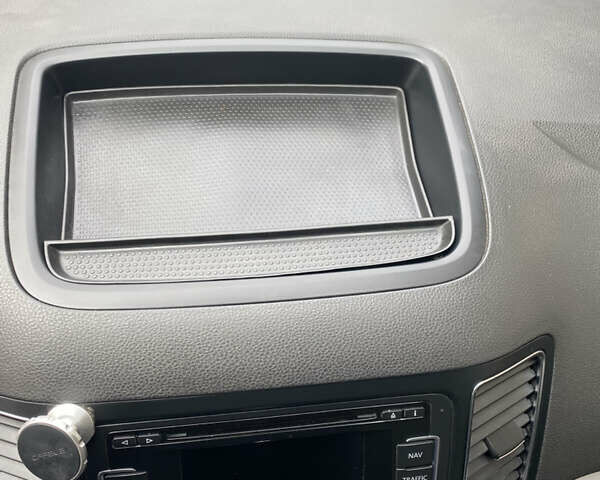 Сірий Фольксваген Шаран, об'ємом двигуна 2 л та пробігом 292 тис. км за 10500 $, фото 9 на Automoto.ua