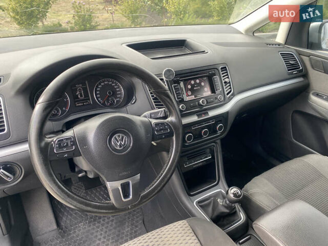 Серый Фольксваген Шаран, объемом двигателя 2 л и пробегом 291 тыс. км за 10400 $, фото 7 на Automoto.ua