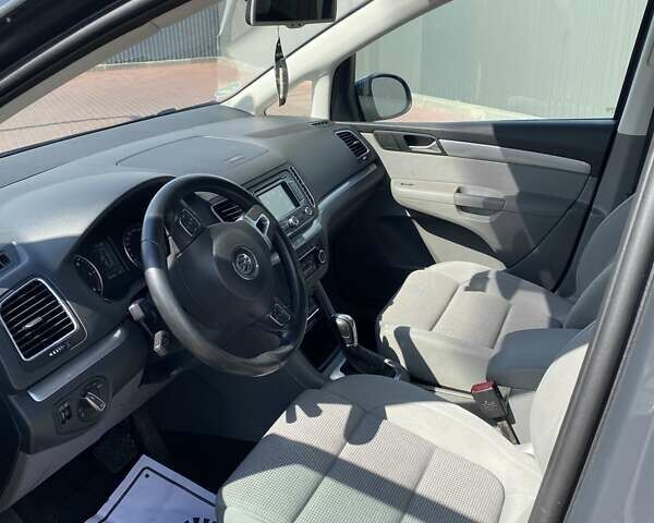 Серый Фольксваген Шаран, объемом двигателя 2 л и пробегом 288 тыс. км за 13250 $, фото 6 на Automoto.ua