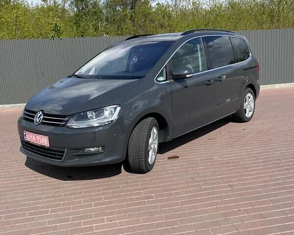 Серый Фольксваген Шаран, объемом двигателя 2 л и пробегом 288 тыс. км за 13250 $, фото 1 на Automoto.ua