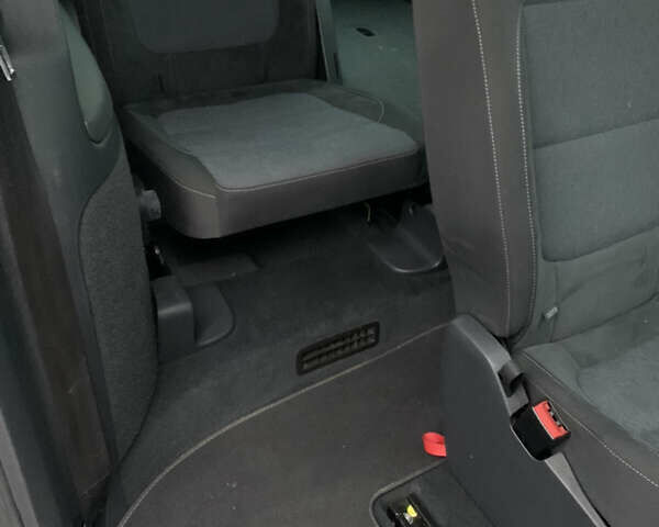 Серый Фольксваген Шаран, объемом двигателя 1.97 л и пробегом 240 тыс. км за 15400 $, фото 2 на Automoto.ua