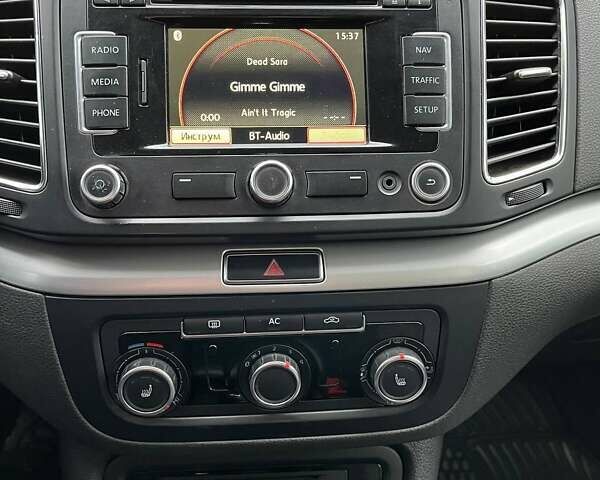 Сірий Фольксваген Шаран, об'ємом двигуна 2 л та пробігом 309 тис. км за 11300 $, фото 5 на Automoto.ua