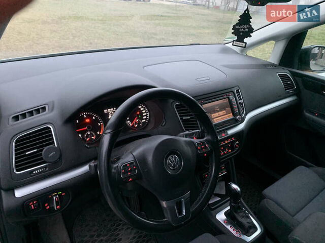 Серый Фольксваген Шаран, объемом двигателя 1.97 л и пробегом 240 тыс. км за 15400 $, фото 1 на Automoto.ua