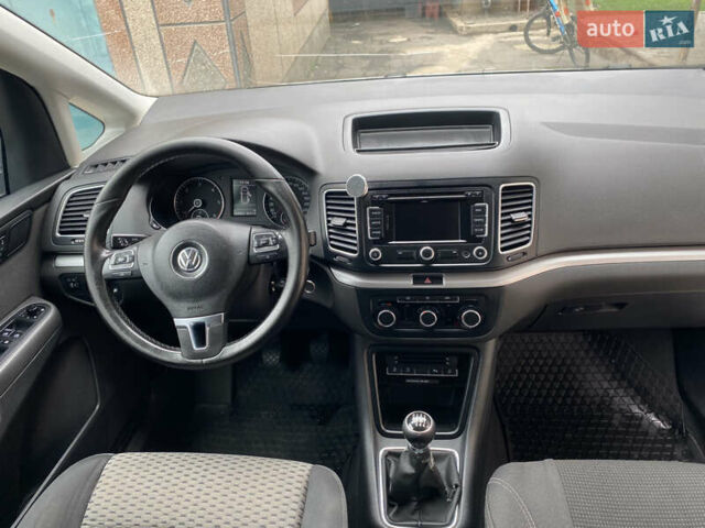 Сірий Фольксваген Шаран, об'ємом двигуна 2 л та пробігом 292 тис. км за 10500 $, фото 6 на Automoto.ua