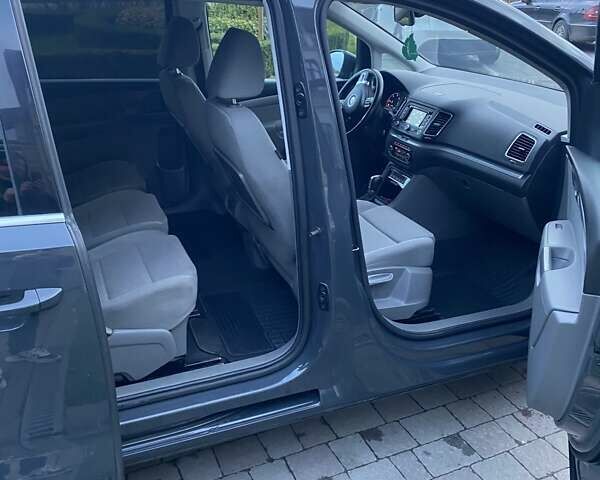 Сірий Фольксваген Шаран, об'ємом двигуна 2 л та пробігом 290 тис. км за 12900 $, фото 21 на Automoto.ua