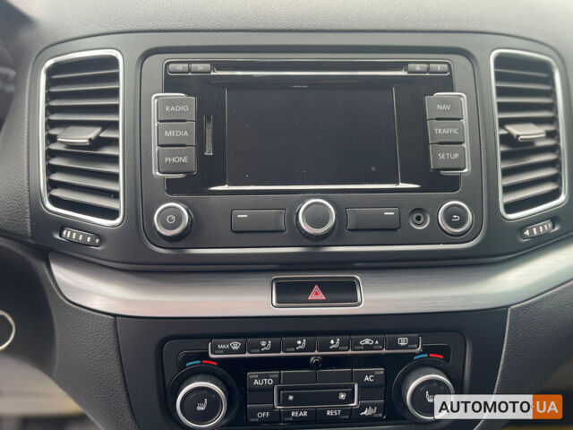 Серый Фольксваген Шаран, объемом двигателя 2 л и пробегом 175 тыс. км за 15300 $, фото 16 на Automoto.ua