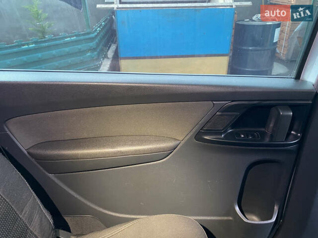 Сірий Фольксваген Шаран, об'ємом двигуна 2 л та пробігом 292 тис. км за 10500 $, фото 19 на Automoto.ua