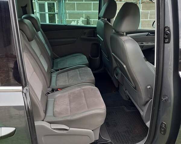 Сірий Фольксваген Шаран, об'ємом двигуна 2 л та пробігом 215 тис. км за 15750 $, фото 6 на Automoto.ua