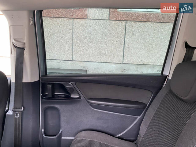 Серый Фольксваген Шаран, объемом двигателя 2 л и пробегом 291 тыс. км за 10400 $, фото 25 на Automoto.ua