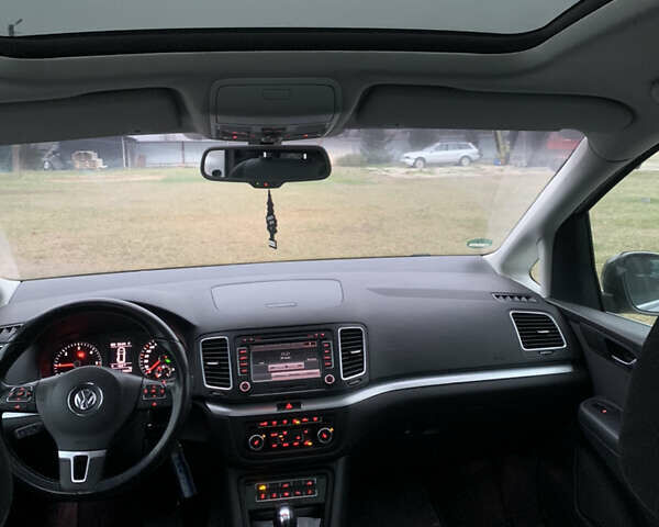 Серый Фольксваген Шаран, объемом двигателя 1.97 л и пробегом 240 тыс. км за 15400 $, фото 4 на Automoto.ua