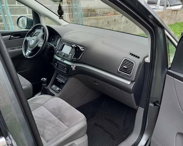 Сірий Фольксваген Шаран, об'ємом двигуна 2 л та пробігом 215 тис. км за 15750 $, фото 7 на Automoto.ua