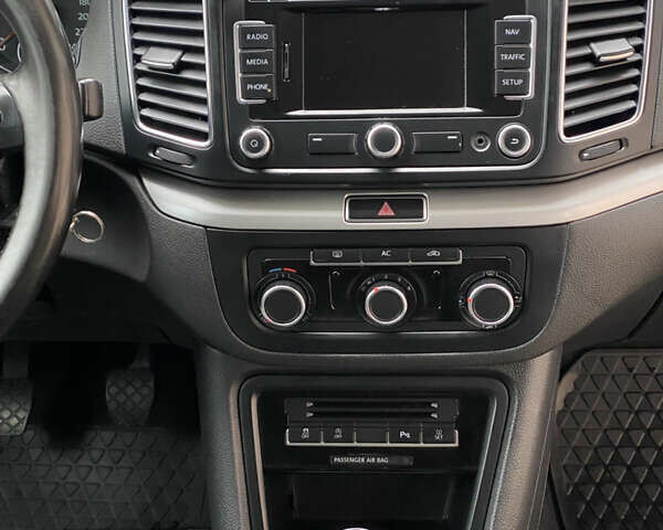 Серый Фольксваген Шаран, объемом двигателя 2 л и пробегом 291 тыс. км за 10400 $, фото 8 на Automoto.ua