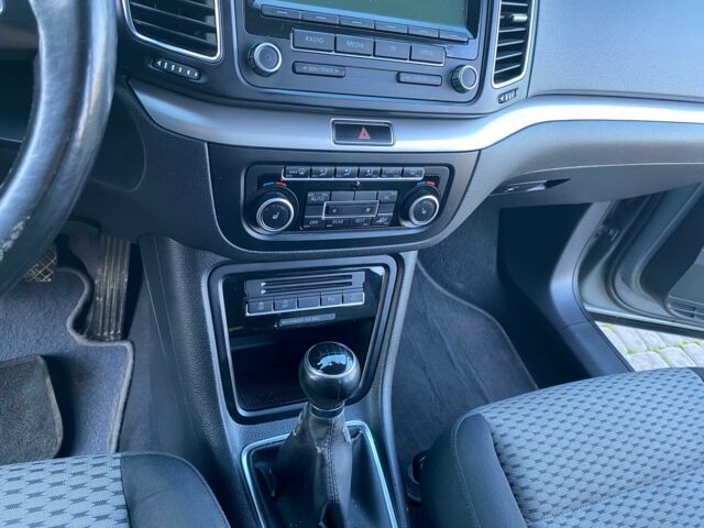 Серый Фольксваген Шаран, объемом двигателя 2 л и пробегом 306 тыс. км за 11500 $, фото 15 на Automoto.ua