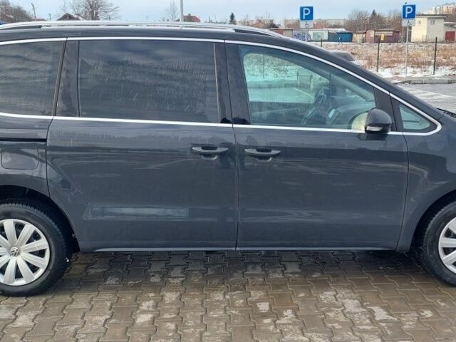 Серый Фольксваген Шаран, объемом двигателя 2 л и пробегом 249 тыс. км за 13100 $, фото 1 на Automoto.ua