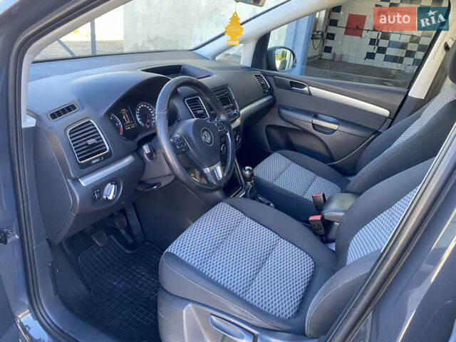 Серый Фольксваген Шаран, объемом двигателя 1.97 л и пробегом 273 тыс. км за 11550 $, фото 6 на Automoto.ua