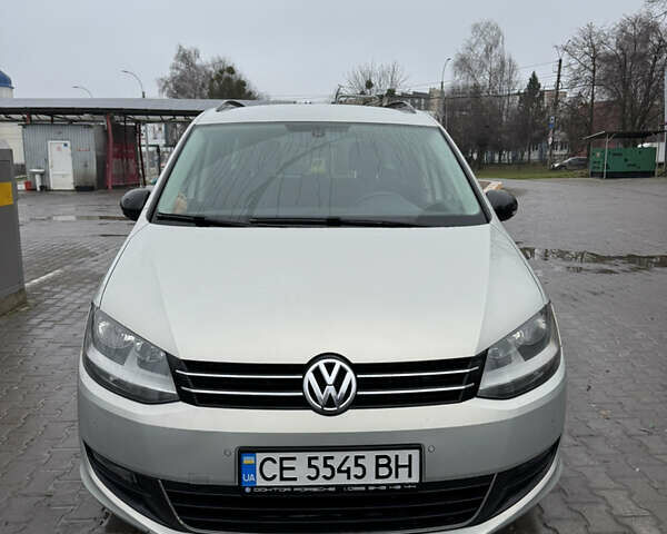 Серый Фольксваген Шаран, объемом двигателя 2 л и пробегом 338 тыс. км за 14200 $, фото 1 на Automoto.ua