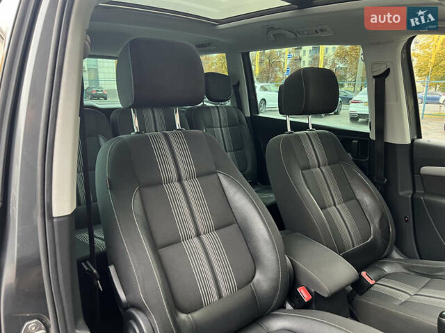 Сірий Фольксваген Шаран, об'ємом двигуна 2 л та пробігом 340 тис. км за 14000 $, фото 16 на Automoto.ua