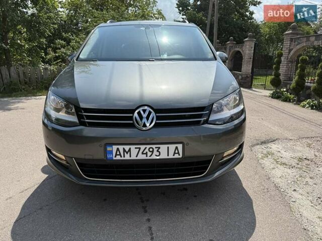Серый Фольксваген Шаран, объемом двигателя 2 л и пробегом 203 тыс. км за 15200 $, фото 1 на Automoto.ua